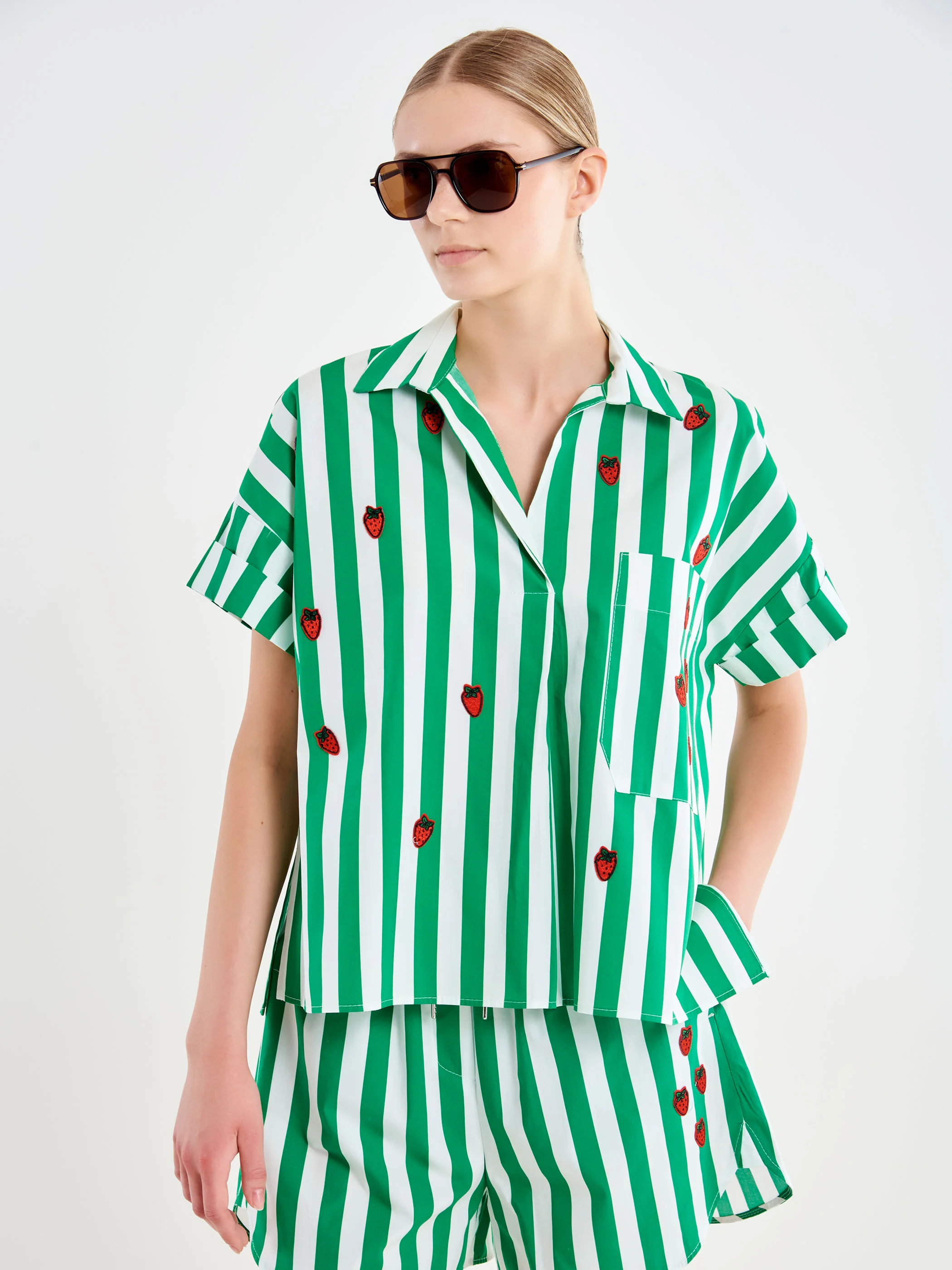 Camicia a Righe con Patch Fragole