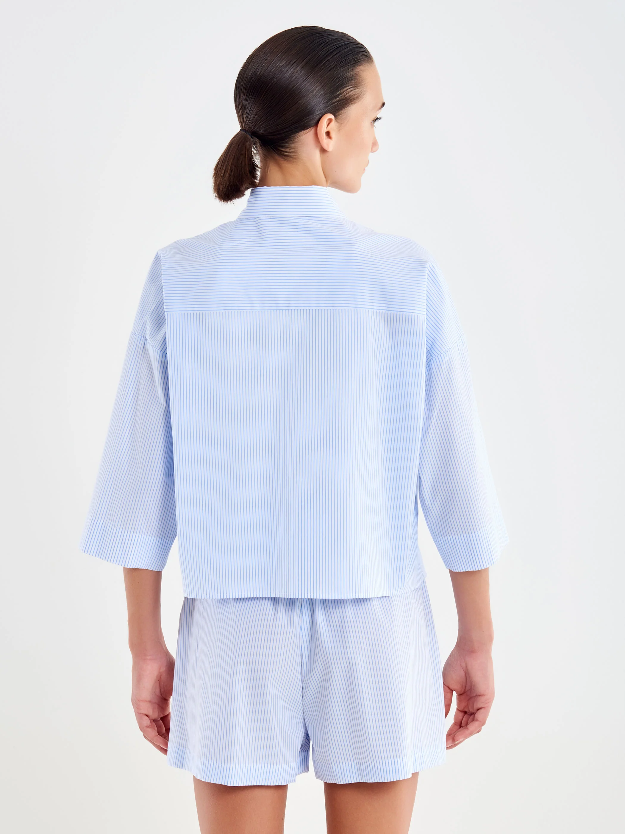 Camicia Cropped con Ricami - Image 3