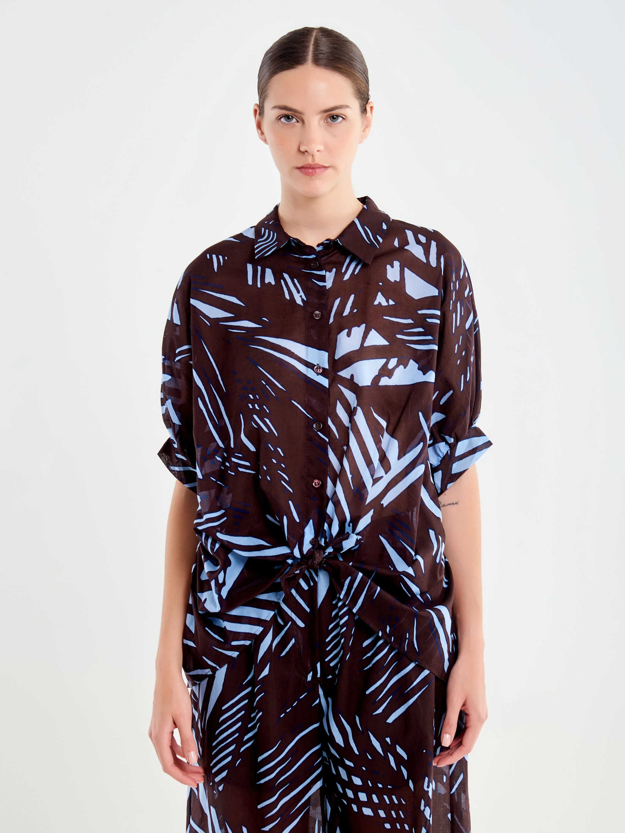 Camicia Oversize con nodo in Fantasia - Image 3