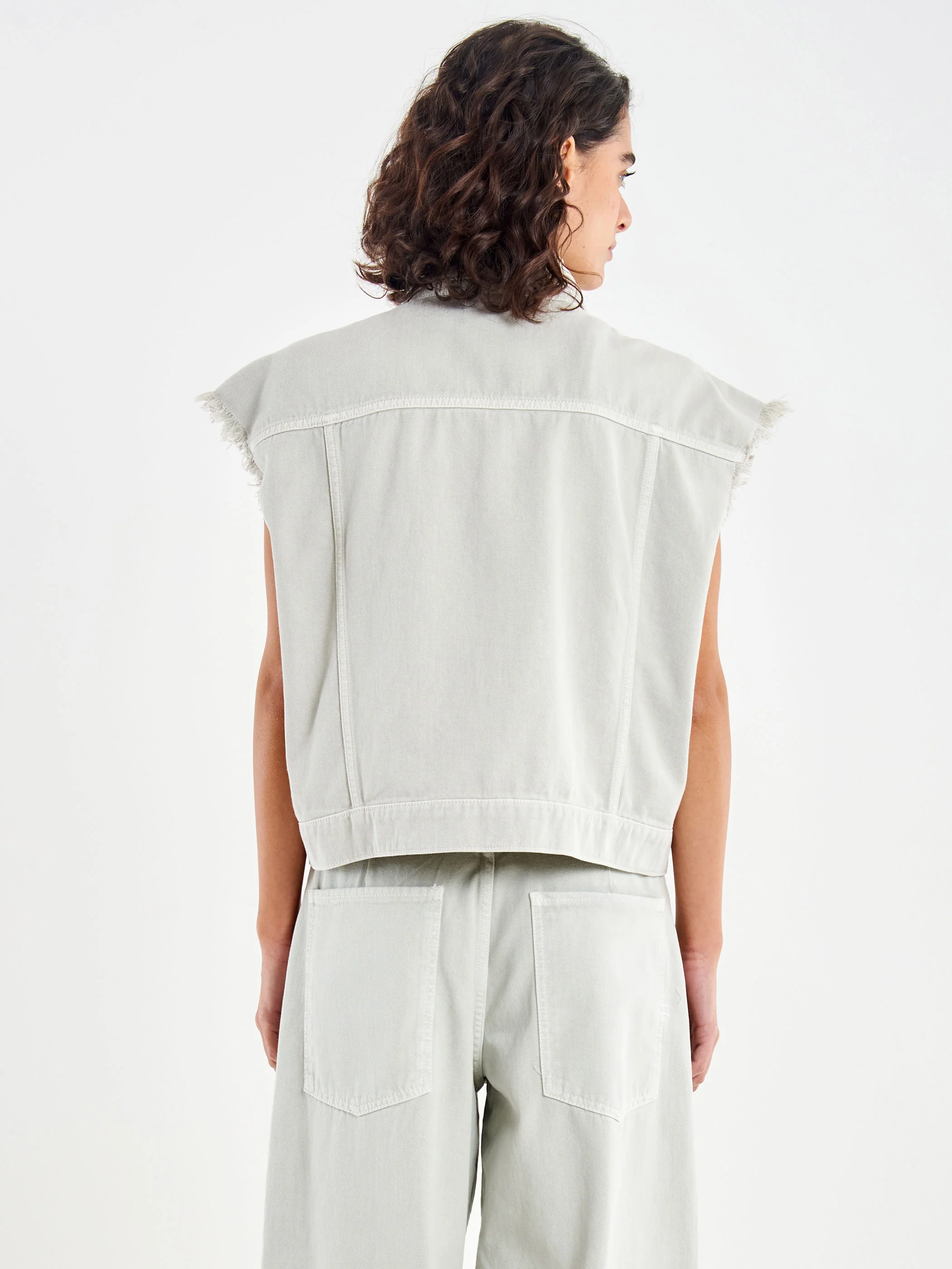 Gilet Smanicato in Denim - Image 3