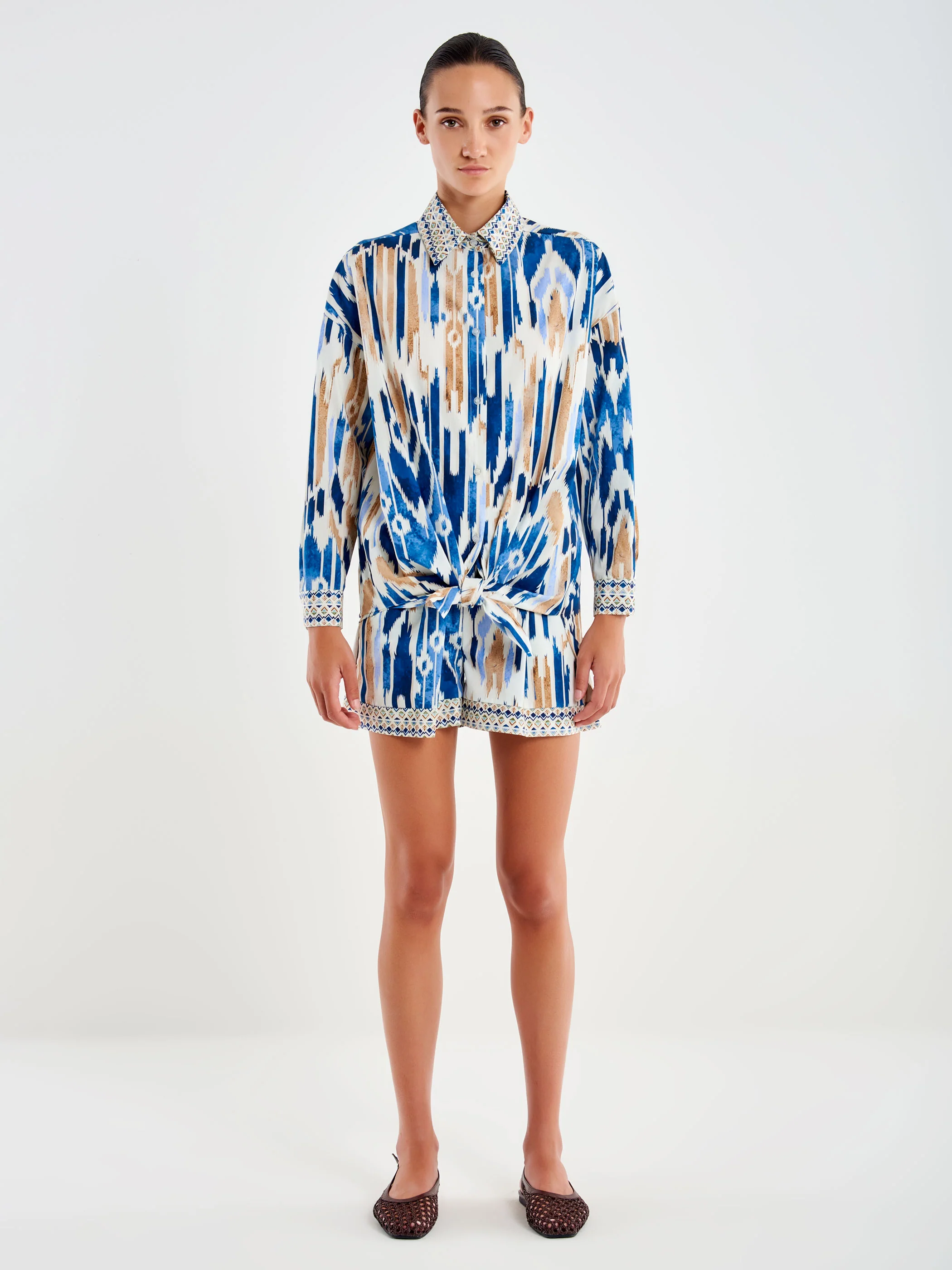 Set Camicia e Shorts in Fantasia - Image 2