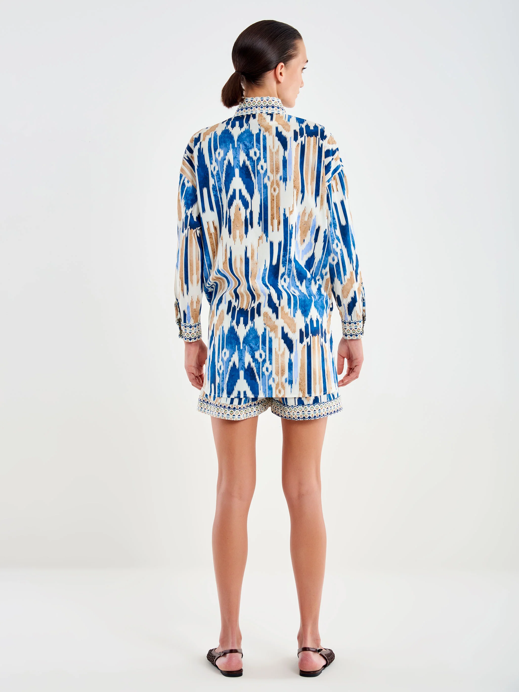 Set Camicia e Shorts in Fantasia - Image 3