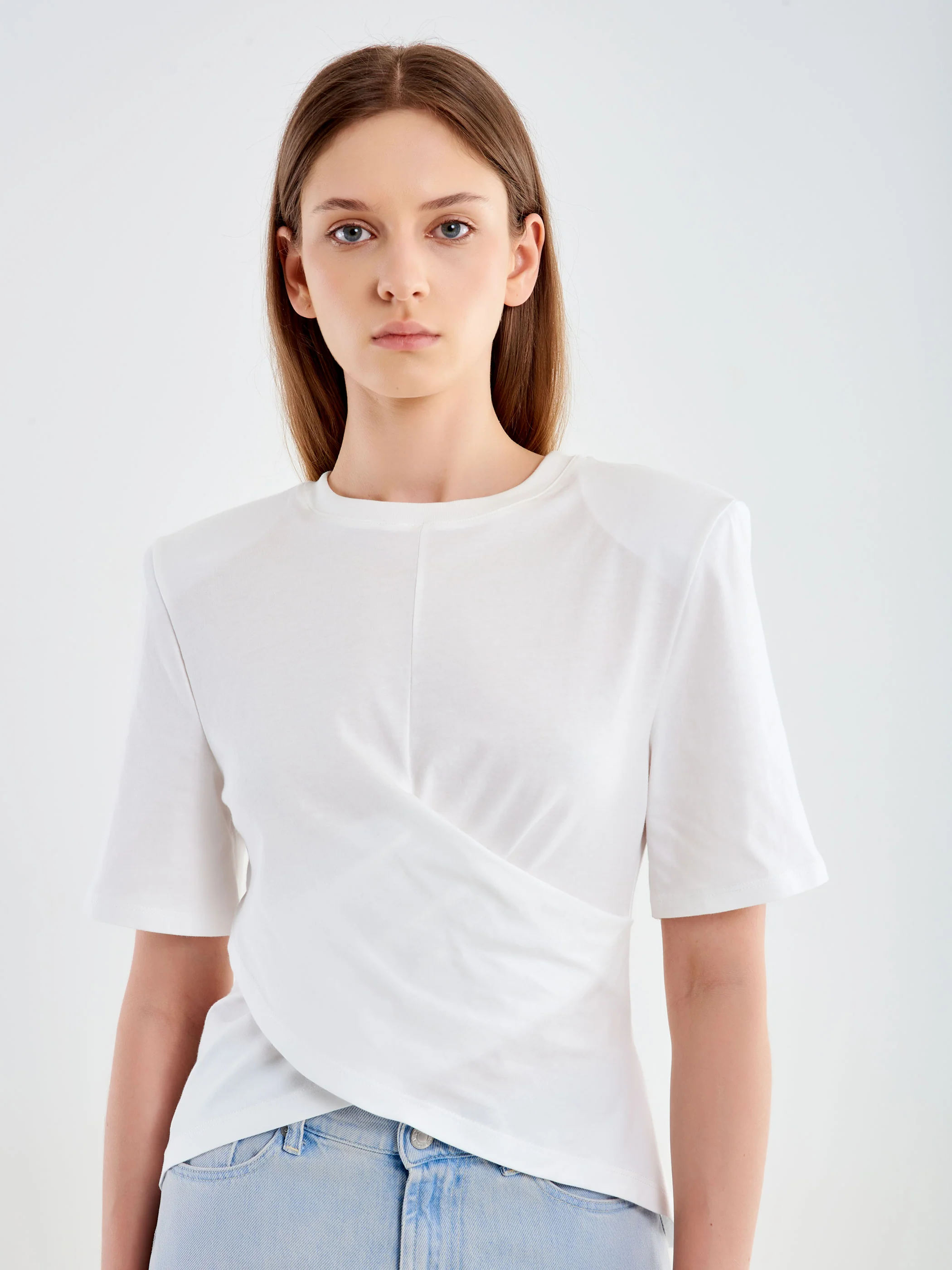 T-shirt con Intreccio Frontale
