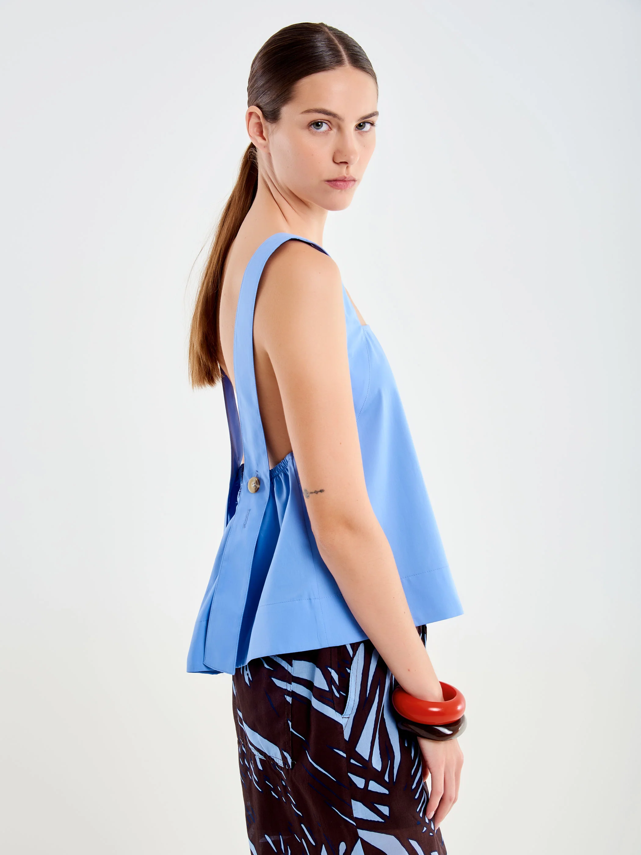 Top con Bottoni sul Retro